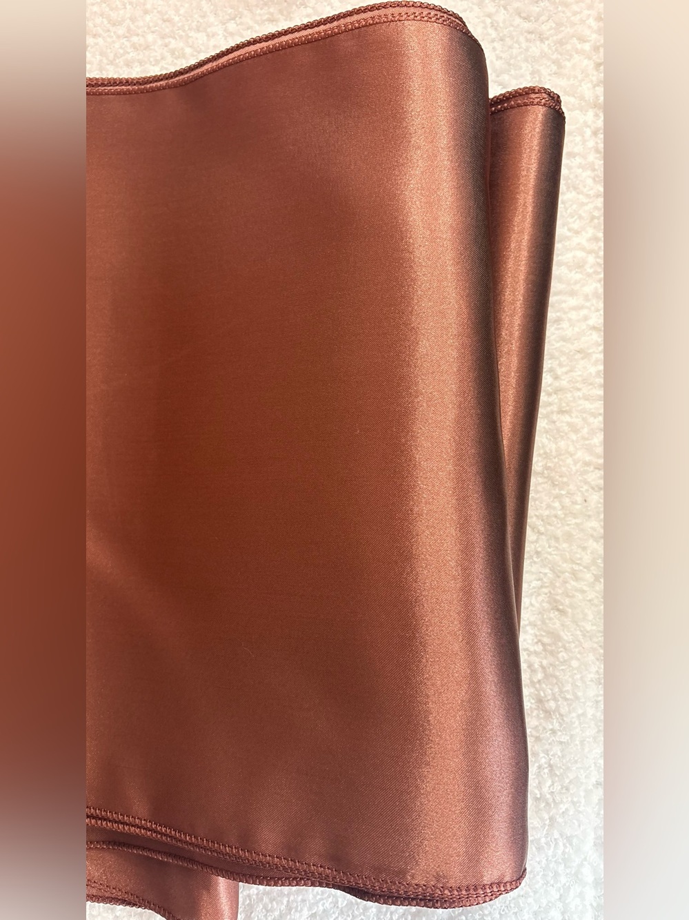 Satin table runner (6)